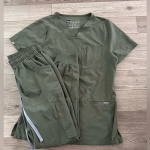 women’s S Medgear top and bottom set